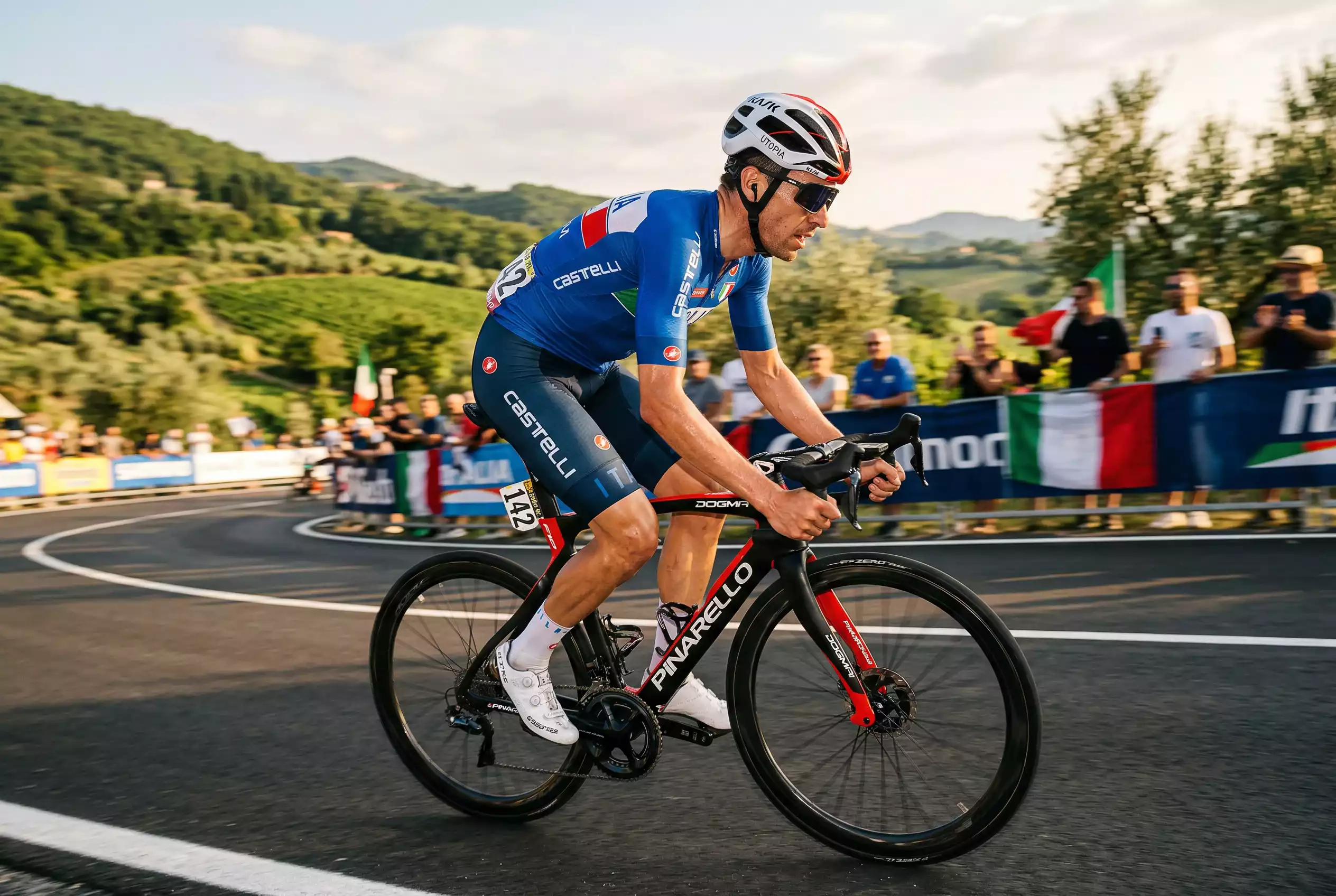 Analisi delle quote ciclismo su schermo durante una corsa professionistica